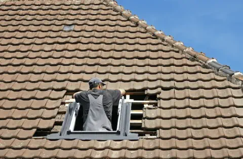 Pose de velux - Vallées-d'Antraigues-Asperjoc